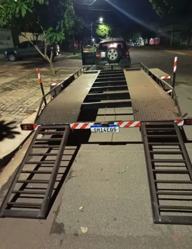 Plataforma carretinha para transportar carros e motos 