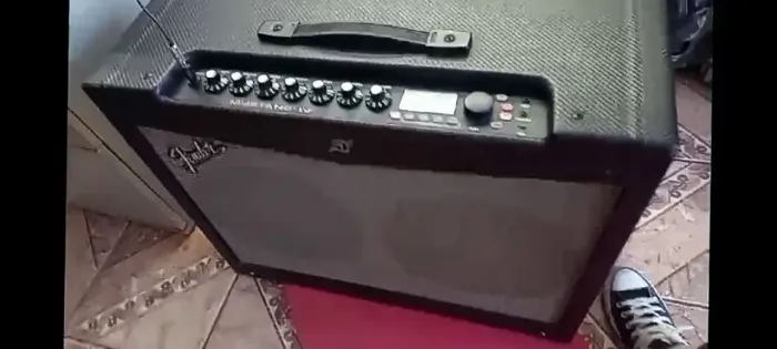Cubos de Guitarras e Monitores de Audio