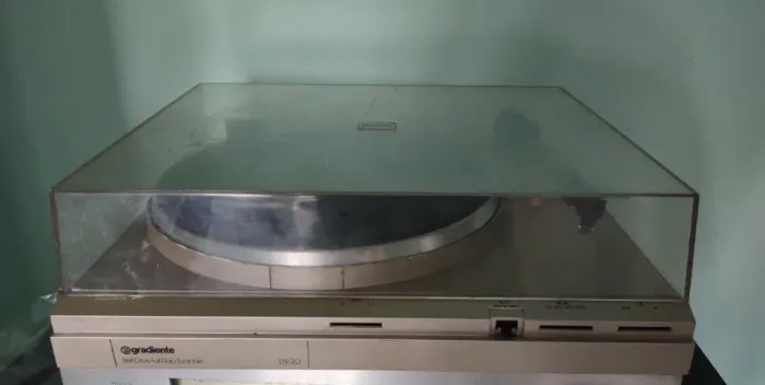 Toca discos Gradiente DS-20 - leia atentamente a descrição