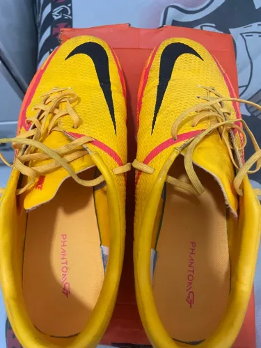 Chuteira Nike Phantom GT - Amarela