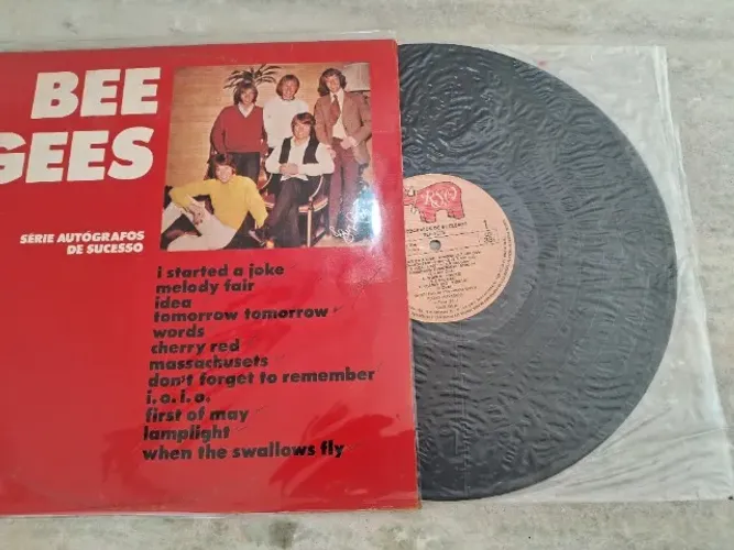 disco de vinil bee gees antigo em ótimo estado de uso