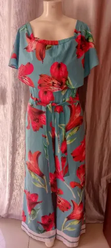 Macacão estampado floral - tamanho G