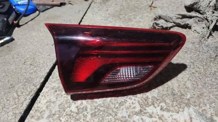 Lanterna Onix Sedan tampa de mala lado direito passageiro original