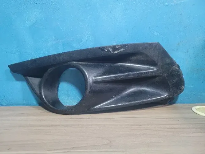 Moldura do Farol de Milha Esquerdo Renault Fluence 2014 a 2017 261A33812R A2800771 LH