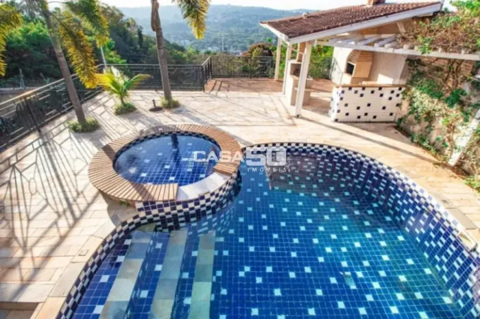 Casa à venda no Condomínio Colinas do Ermitage em Sousas, Campinas/SP.
