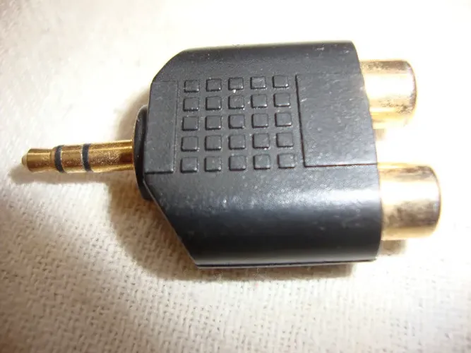 Plug adaptador P2 macho stereo X 2 RCA fêmea, cor dourado, novo.