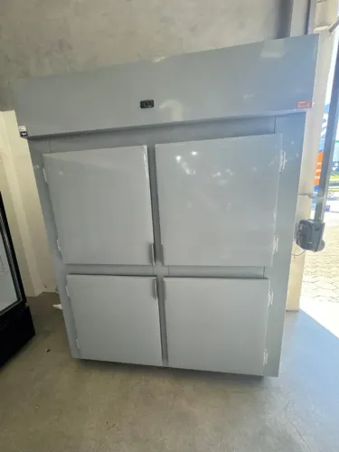 CERVEJEIRA 4 PORTAS 2030 LITROS CINZA CM PRATELEIRAS INOX
