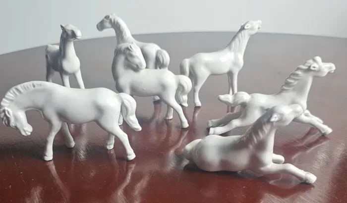 7 Cavalinhos de Porcelana Brancos - Chinês anos 70 Blanc de Chine 