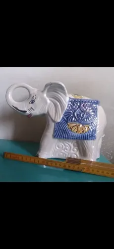 Elefante de cerâmica