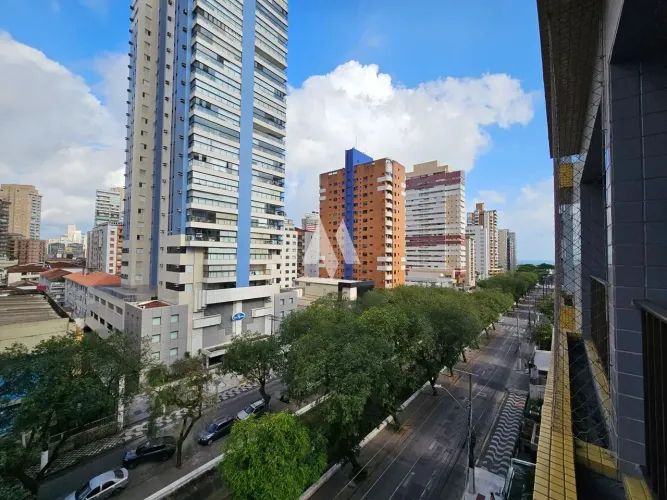 Apartamento à venda com 3 dormitórios e vista lateral para o mar na Pompéia em Santos/SP