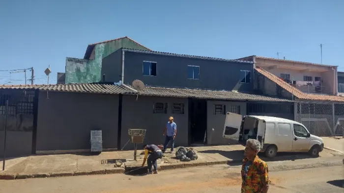 Prédio inteiro a venda na 402 recanto das emas