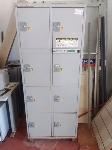 Armário guarda volumes aberto por leitor biométrico 