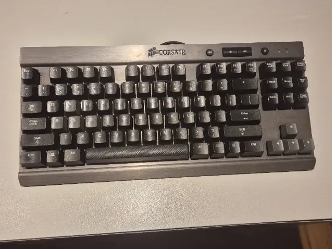 Teclado Mêcanico Corsair Vengeance K65