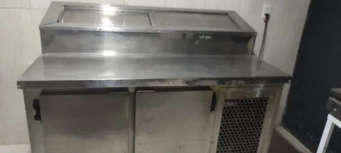 balcao freezer com condimentadora