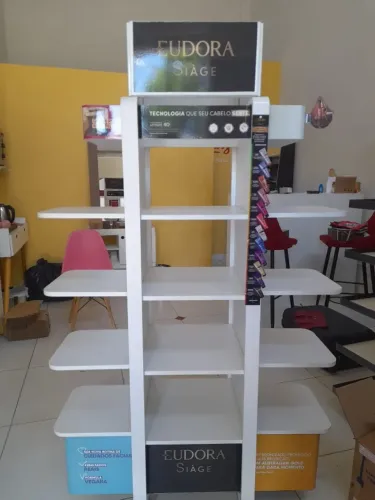 Expositor para Loja de Beleza | Perfumes, Kits e Makes - Super Conservado