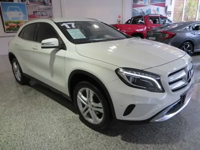Mercedes-Benz GLA 200 Adv. 1.6/1.6 TB 16V Flex Aut. 2017