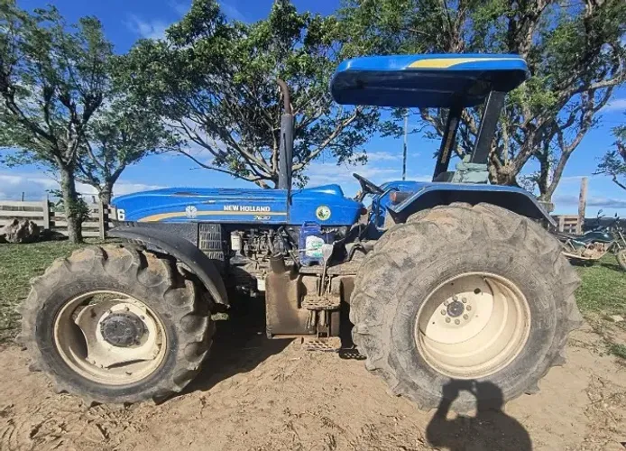 Trator New Holland 7630