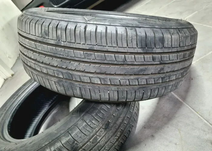 225/55 18  - Par de Pneus seminovos para carro / SUV / Camionete, 225/55 R18. Aptany 