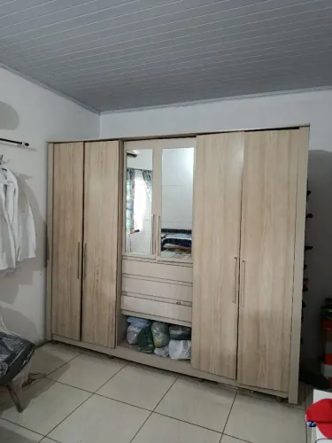 VD guarda roupa grande 06 portas. 