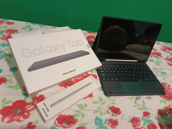 Galaxy Tab A9+ completo com capa magnética, teclado e caneta
