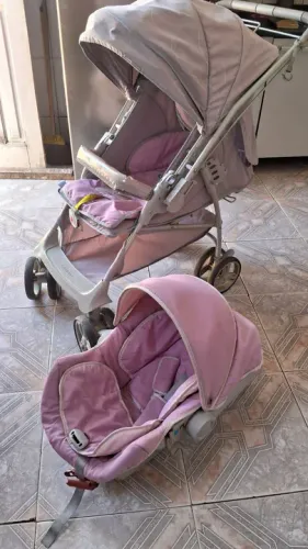 Vendo Carrinho de bebê + bebê conforto