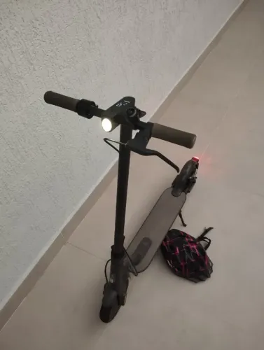 Patinete Elétrico Xiaomi Mi Essential Bluetooth Cor Preto Preto