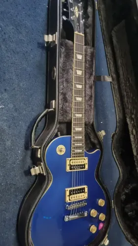 GUITARRA CUSTOMIZADA + CASE (PREÇO DE OPORTUNIDADE)