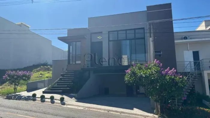 Casa à Venda Condomínio Madre Maria Vilac em Valinhos, no bairro Jardim América II.