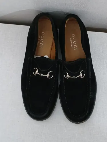 Gucci Loafer de Camurça Preto com Detalhe de Fivela