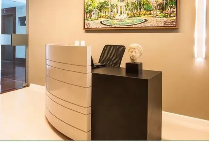 Balcão Recepção Executivo Curvo em Laca com Iluminação em LED