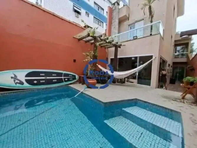 Sobrado Triplex com 4 Dormitórios, Piscina e Churrasqueira na Aparecida Santos/SP