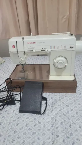 Máquina de Costura Singer Facilita