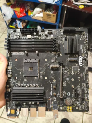 Placa mãe b550m para peças