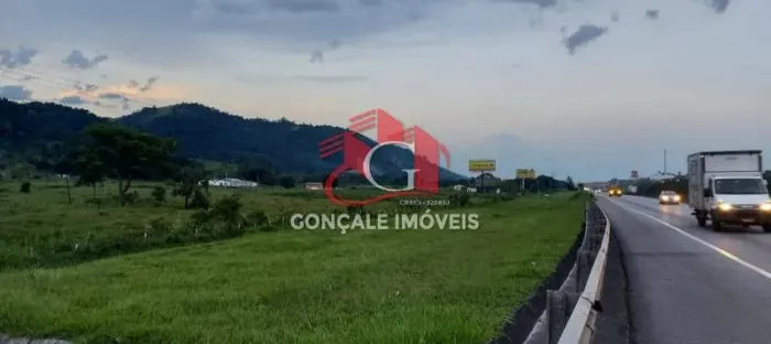 Terreno plano com 180.000m2 na Rodovia Presidente Dutra sentido São Paulo em Santa Isabel