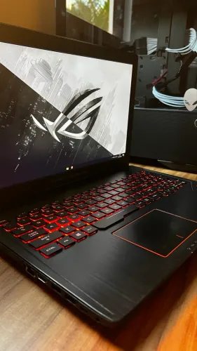 Notebook Gamer ASUS ROG | i7-7700HQ | 16GB | GTX 1050 | SSD