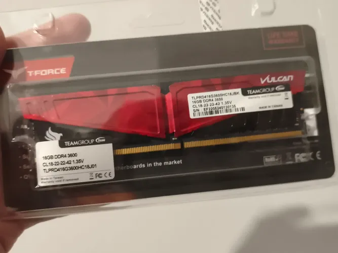 Memória RAM T-FORCE 16GB 3600 CL18