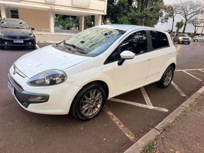 Fiat Punto Essence 1.6 Flex 16V 5P 2015