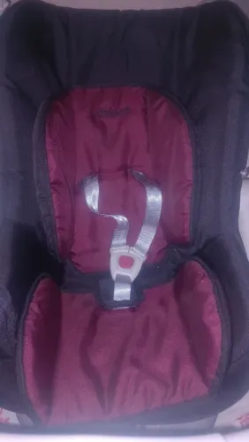 CADEIRA VEICULAR COM BEBÊ CONFORTO GALZERANO PRATICAMENTE ZERO ATÉ 13KG