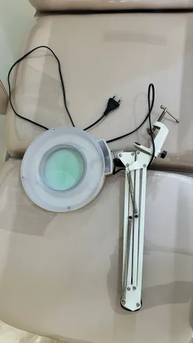 Lupa luminária procedimentos estéticos