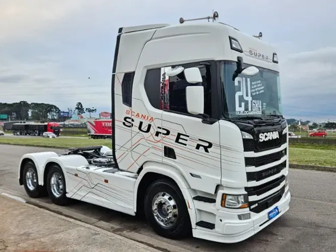 Scania R560 SUPER Tração 6x4 Bug Leve Mola RETARDER Ano 24 Automático Único dono Impecável