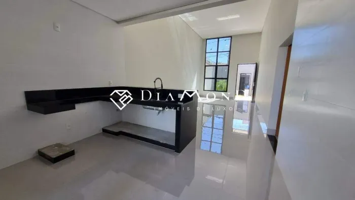 Casa 3 Suítes com Pé Direito Duplo e Varanda Gourmet Espaço e Conforto!