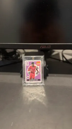FIGURINHA LEGEND HEUNGMIN SON ROXO (BORDO) 2026