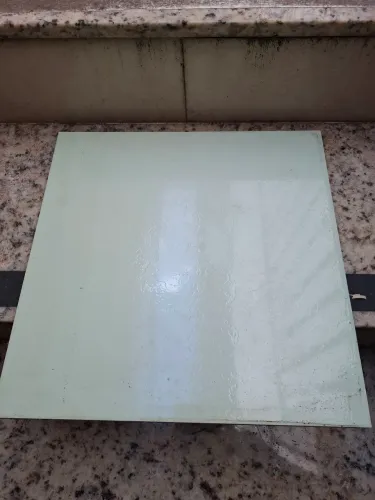 Porcelanato verde com textura relevo