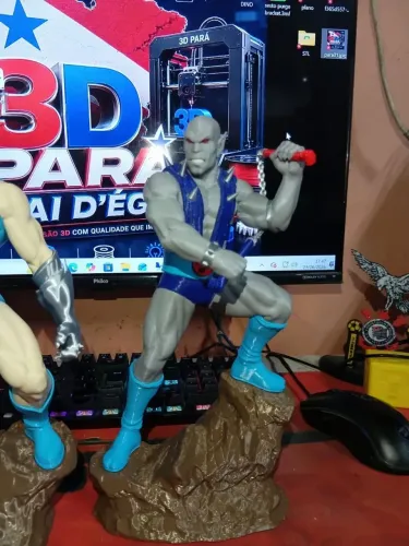 Panthro (Pantro): O guerreiro mecânico tamanho aproximadamente 26 a 27 de altura