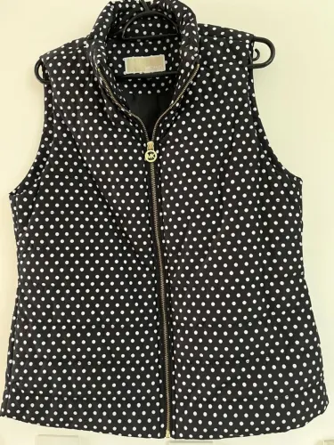 Colete preto com pois