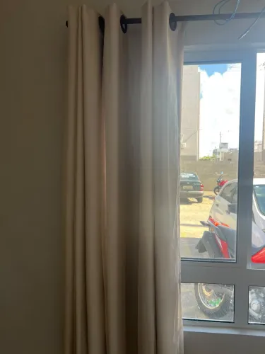 IMPERDÍVEL. CORTINA COM VARÃO!
