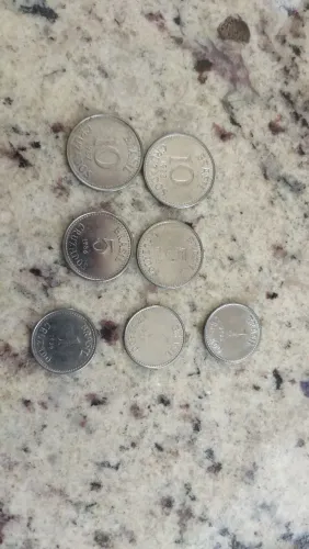 Moedas antigas para colecionador ( Cruzados) chama para passar o preço referente a moeda