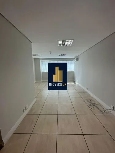 VENDA OU LOCAÇÃO SALA COMERCIAL COM BANHEIRO E 1 VAGA NA VILA ANDRADE / MORUMBI