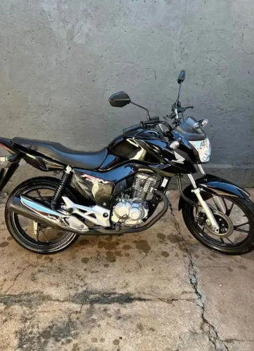 Vendo CG Fan em dias, ano 2023.