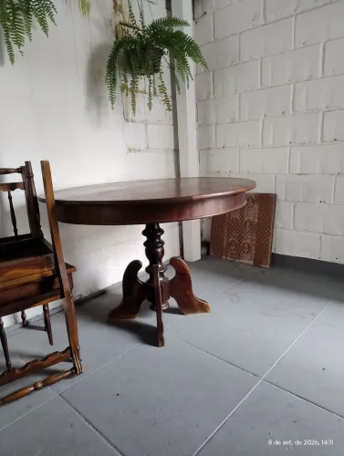 Mesa e cadeiras antiga